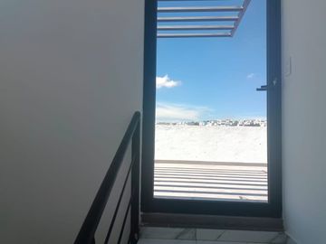 Se Vende Casa en Juriquilla, 3 Recamaras, Jardín, 2.5 Baños, Roof Garden, LUJO!