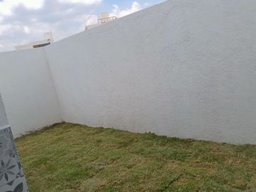 Se Vende Casa en Juriquilla, 3 Recamaras, Jardín, 2.5 Baños, Roof Garden, LUJO!