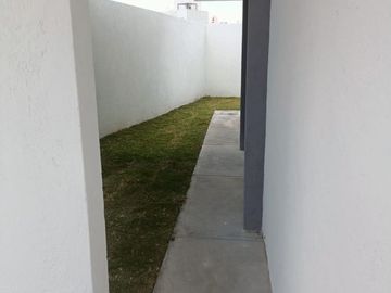 Se Vende Casa en Juriquilla, 3 Recamaras, Jardín, 2.5 Baños, Roof Garden, LUJO!