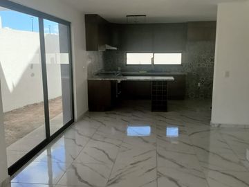 Se Vende Casa en Juriquilla, 3 Recamaras, Jardín, 2.5 Baños, Roof Garden, LUJO!