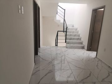 Se Vende Casa en Juriquilla, 3 Recamaras, Jardín, 2.5 Baños, Roof Garden, LUJO!