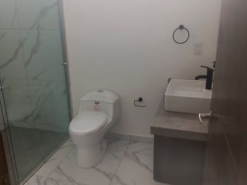 Se Vende Casa en Juriquilla, 3 Recamaras, Jardín, 2.5 Baños, Roof Garden, LUJO!
