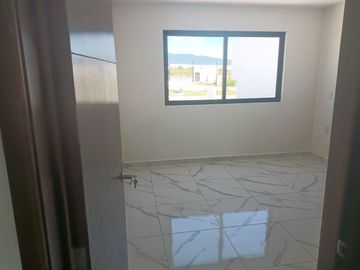 Se Vende Casa en Juriquilla, 3 Recamaras, Jardín, 2.5 Baños, Roof Garden, LUJO!