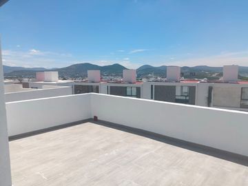 Se Vende Casa en Juriquilla, 3 Recamaras, Jardín, 2.5 Baños, Roof Garden, LUJO!
