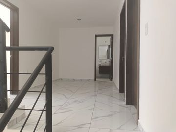 Se Vende Casa en Juriquilla, 3 Recamaras, Jardín, 2.5 Baños, Roof Garden, LUJO!