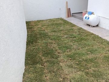 Se Vende Casa en Juriquilla, 3 Recamaras, Jardín, 2.5 Baños, Roof Garden, LUJO!