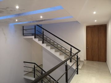 Linda Casa en Real de Juriquilla con Alberca Propia, Roof Garden, Jardín..