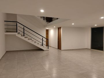 Linda Casa en Real de Juriquilla con Alberca Propia, Roof Garden, Jardín..