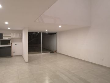 Linda Casa en Real de Juriquilla con Alberca Propia, Roof Garden, Jardín..