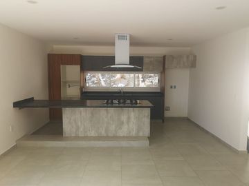 Linda Casa en Real de Juriquilla con Alberca Propia, Roof Garden, Jardín..