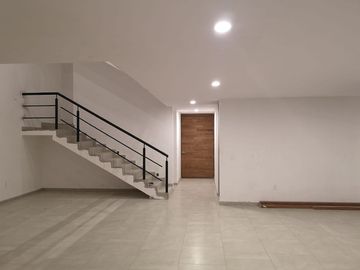 Linda Casa en Real de Juriquilla con Alberca Propia, Roof Garden, Jardín..