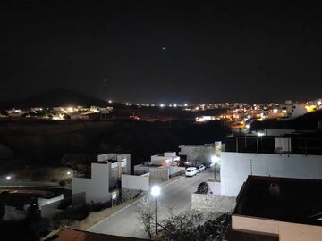 Linda Casa en Real de Juriquilla con Alberca Propia, Roof Garden, Jardín..