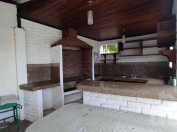 VENTA DE HOSTAL SAN CLEMENTE MANABÍ