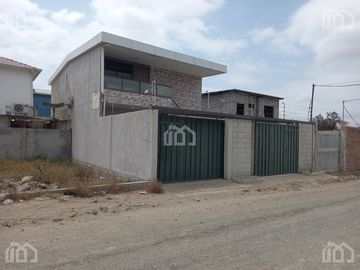 VENTA DE CASA  EN MONTECRISTI