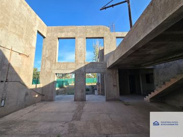 Casa en venta de 4 dormitorios c/ cochera en Maipú