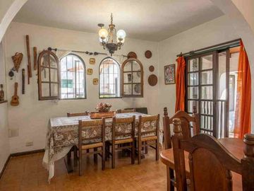 VENTA CASA LARENA 5 dorm, doble lote vista al Golf