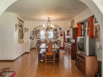 VENTA CASA LARENA 5 dorm, doble lote vista al Golf