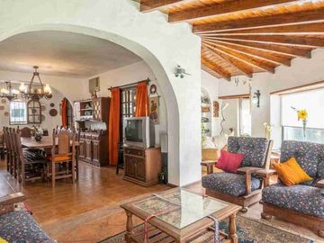VENTA CASA LARENA 5 dorm, doble lote vista al Golf