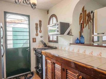 VENTA CASA LARENA 5 dorm, doble lote vista al Golf
