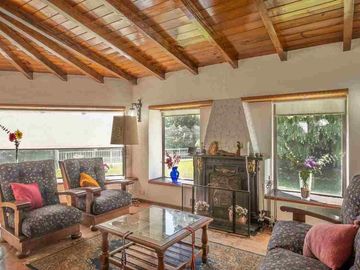 VENTA CASA LARENA 5 dorm, doble lote vista al Golf
