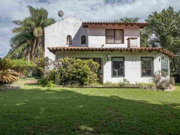 VENTA CASA LARENA 5 dorm, doble lote vista al Golf