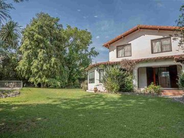 VENTA CASA LARENA 5 dorm, doble lote vista al Golf