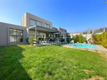 Casa en Venta en avenida santa maria