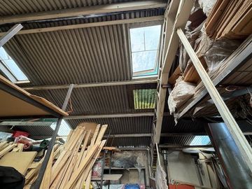 Casa en Venta en Oportunidad inversionistas: Propiedad industrial con uso mixto (Residencial/Bodegaje). Padre Orellana, Maule con Portugal