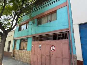 Casa en Venta en Oportunidad inversionistas: Propiedad industrial con uso mixto (Residencial/Bodegaje). Padre Orellana, Maule con Portugal