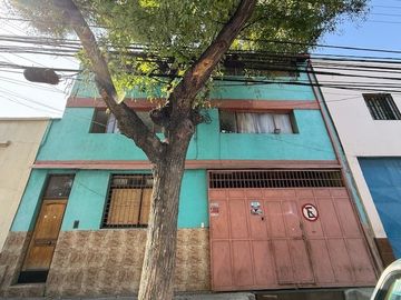 Casa en Venta en Oportunidad inversionistas: Propiedad industrial con uso mixto (Residencial/Bodegaje). Padre Orellana, Maule con Portugal