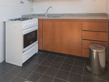 DEPARTAMENTO MONOAMBIENTE VENTA V. URQUIZA COCHERA