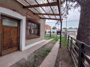 PH 3 AMBIENTES CON JARDÍN Y COCHERA, CASTELAR NOR