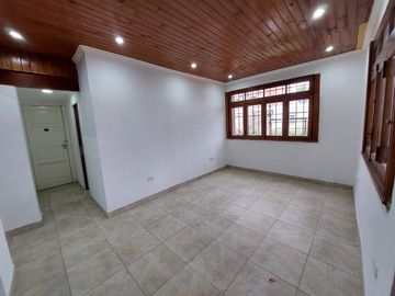 PH 3 AMBIENTES CON JARDÍN Y COCHERA, CASTELAR NOR