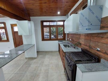PH 3 AMBIENTES CON JARDÍN Y COCHERA, CASTELAR NOR