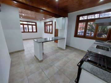 PH 3 AMBIENTES CON JARDÍN Y COCHERA, CASTELAR NOR