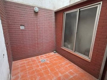 Departamento 2 ambientes con patio y baulera