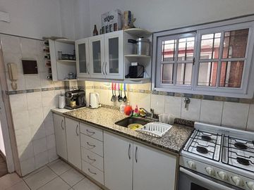 Departamento 2 ambientes con patio y baulera
