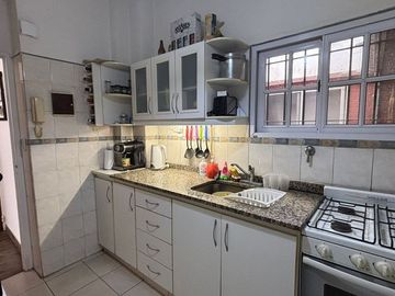 Departamento 2 ambientes con patio y baulera