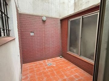 Departamento 2 ambientes con patio y baulera