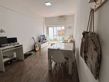 Departamento 2 ambientes con patio y baulera