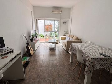 Departamento 2 ambientes con patio y baulera