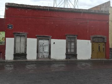 CASA EN VENTA EN SAN SEBASTIAN EN COLONIA EN CENTRO