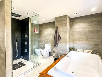 Casa en Venta, Elegante, Funcional y en Perfecto Estado en las Lomas de San Isidro