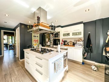 Casa en Venta, Elegante, Funcional y en Perfecto Estado en las Lomas de San Isidro