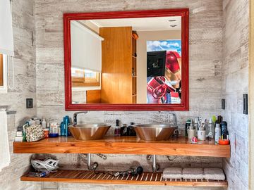 Casa en Venta, Elegante, Funcional y en Perfecto Estado en las Lomas de San Isidro