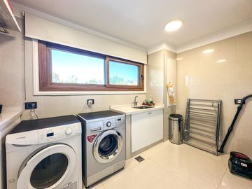Casa en Venta, Elegante, Funcional y en Perfecto Estado en las Lomas de San Isidro