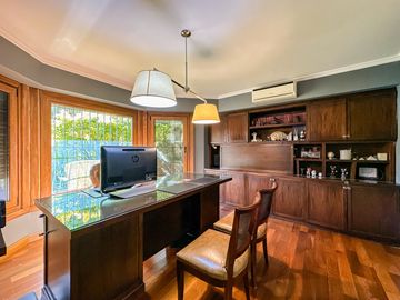 Casa en Venta, Elegante, Funcional y en Perfecto Estado en las Lomas de San Isidro