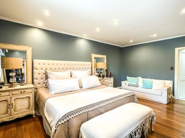 Casa en Venta, Elegante, Funcional y en Perfecto Estado en las Lomas de San Isidro