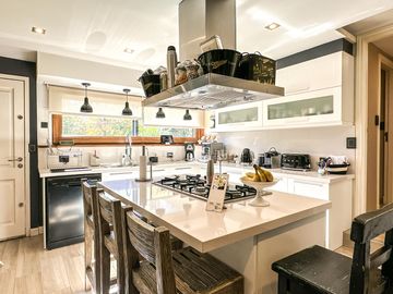 Casa en Venta, Elegante, Funcional y en Perfecto Estado en las Lomas de San Isidro