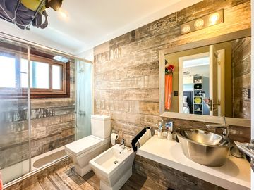Casa en Venta, Elegante, Funcional y en Perfecto Estado en las Lomas de San Isidro
